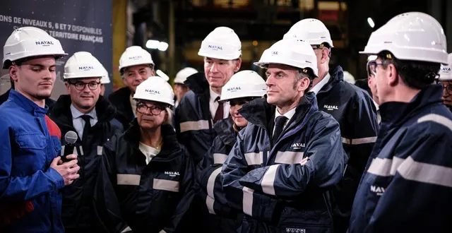 photo  le président de la république emmanuel macron a salué ceux qui dans leurs entreprises, comme naval group, ont commencé le chantier du porte-avions, qu’on appelle désormais la france libre.  &copy;  simon torlotin / ouest-france 