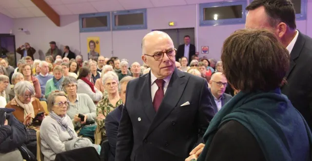 photo  bernard cazeneuve était présent à la flèche (sarthe) ce mercredi 18 mars 2026 pour soutenir la maire ps sortante nadine grelet-certenais.  &copy;  ouest-france 
