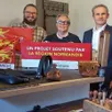 photo de gauche à droite : alice et yoan degrenier, brigitte choquet, conseillère régionale, et bruno balloche, président de la cma normandie orne, dans l’atelier de maroquinerie.
