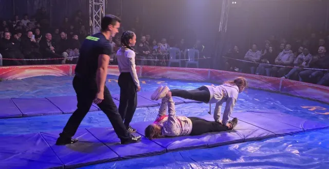 photo  les enfants ont présenté leurs numéros aux familles.  &copy;  co 