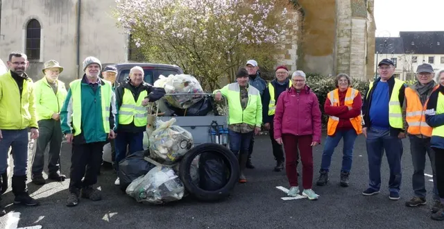 photo  les randonneurs vibraysiens ont ramassé environ 300 kg de déchets autour de la commune.  &copy;  le maine libre 
