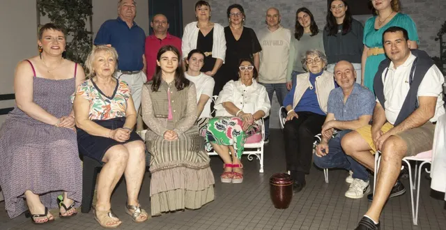 photo  les comédiens de la compagnie morédena lors de la répétition générale de la comédie « venez donc dîner ce soir », dimanche 15 mars, avant les représentations du week-end prochain.  &copy;  co 