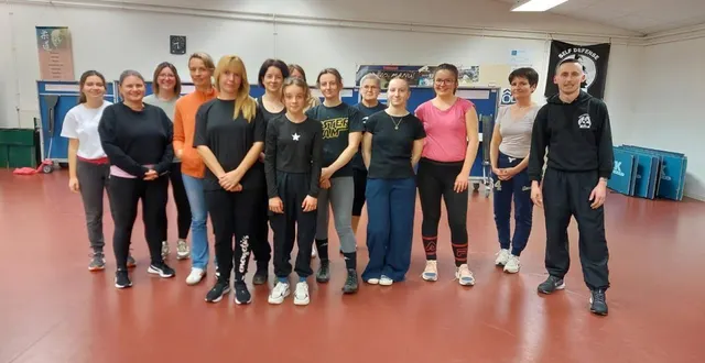 photo  l’association self-défense prend corps dans le milieu associatifcandéen. le coach kylian cornu à droite.  &copy;  co 