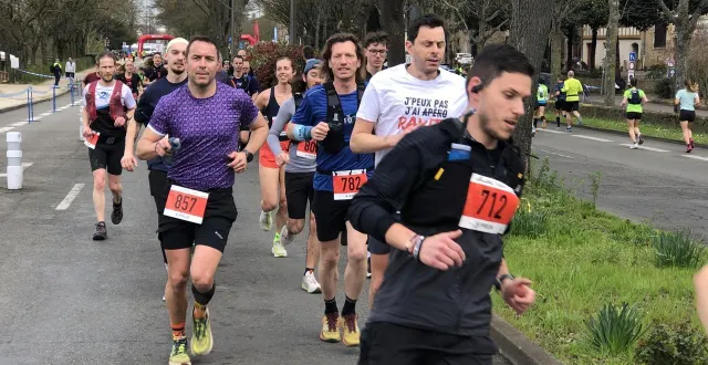photo  des coureurs en action lors du trail urbain du mans, dimanche 23 mars 2025. avec 901 inscrits, le trail avait battu son record de fréquentation.  &copy;   archives ouest-france 