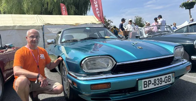 photo  en 2025, didier longin présentait au classic british welcome sa jaguar xj-s celebration turquoise nacrée, un modèle unique en france dans cette teinte. jaguar sera la marque à l’honneur en 2026.  &copy;  archives ouest-france 