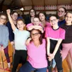 photo  la présidente du twirling club sabolien, isabelle chatelain, entourée par une partie des jeunes pratiquants qualifiés pour le championnat national disputé à sablé-sur-sarthe les 10 et 11 avril 2026. 