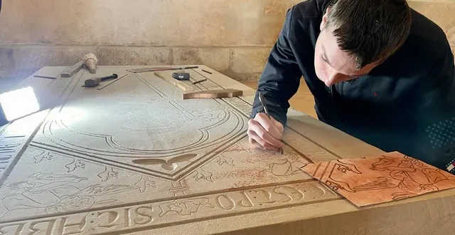 photo  un projet de reconstitution d’une plate-tombe médiévale a permis à des étudiants en master de patrimoine à l’université du mans d’expérimenter.  &copy;  le maine libre 