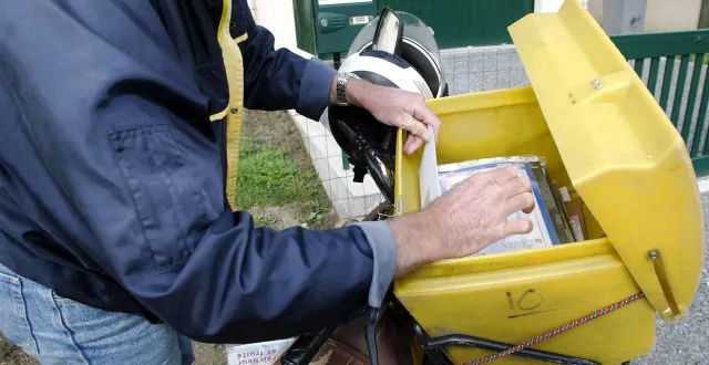 photo  la distribution du courrier, autour de saint-nazaire. cette fin de semaine, elle ne devrait pas être perturbée.  &copy;  ouest-france 