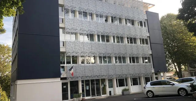 photo  l’inspection d’académie à niort.  &copy;  archives co 