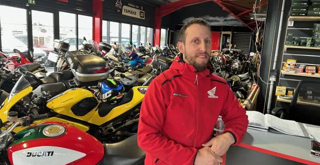photo  depuis février, thomas guilbot, vainqueur des 24 heures du mans moto en 2017, s’est installé dans la zone commerciale de la bressandière, à châtillon. et ça cartonne.  &copy;  co 