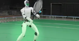Info insolite le robot humanoïde développé par la société chinoise galbot. l’engin est capable d’effectuer des échanges de balles de tennis.