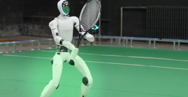 photo  le robot humanoïde développé par la société chinoise galbot. l’engin est capable d’effectuer des échanges de balles de tennis.  &copy;  capture d’ecran youtube galbot 