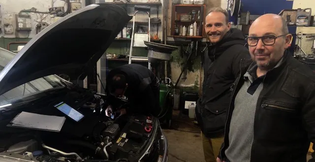 photo  à gauche, théo leriche. il va reprendre le garage tenu par thierry et brigitte vinet à angers (maine-et-loire).  &copy;  ouest-france 