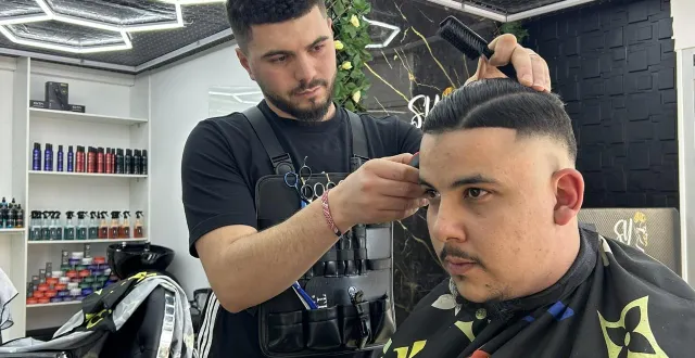 photo  ammar kaabour, 23 ans, a ouvert depuis le 6 mars 2026 son salon de coiffure et barbier sy coiffure à flers (orne).  &copy;  ouest-france 