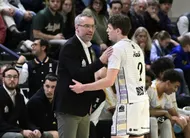photo  john delay, coach de l’eab, attend une réaction de ses joueurs face à andrézieux, vendredi 20 mars 2026. 