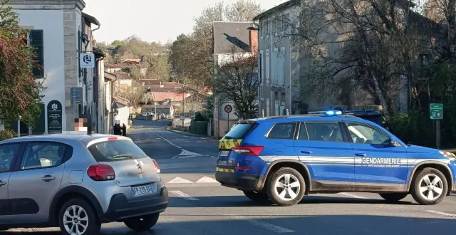 photo  les gendarmes de la compagnie de niort sont mobilisés dans le centre-ville de melle ce jeudi après-midi 19 mars 2026.  &copy;  co - aymeric rabany 