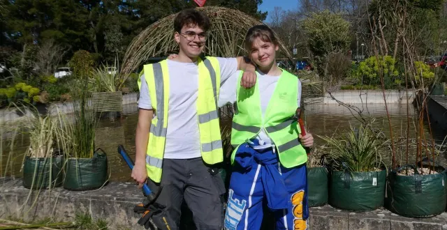 photo  adrien abarzua, président de expoflo avec zaëdi neau, chargée de communication au campus de l’institut agro, en pleine préparation de leur expo flo.  &copy;  ouest-france… 