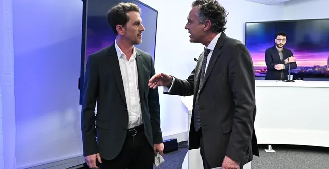 photo  angers, jeudi 19 mars 2026. en sortant du plateau, romain laveau et christophe béchu ont poursuivi leur dispute.  &copy;  co - josselin clair 