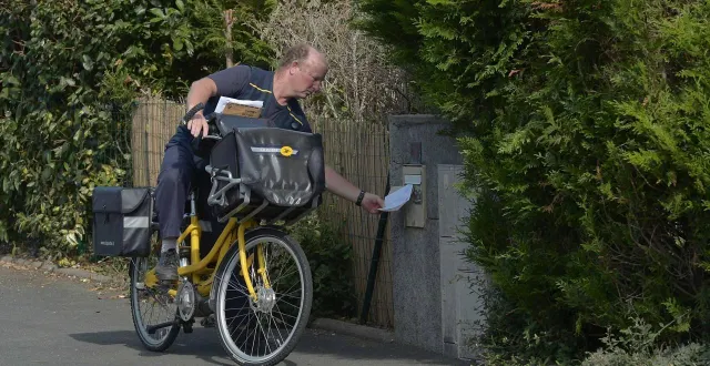 photo  dans le cadre des élections municipales, la poste doit livrer des milliers d’enveloppes dans un laps de temps très restreint.  &copy;  archives co 