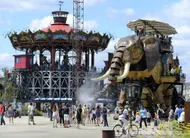 photo  les salariés du voyage à nantes sur le site des machines de l’île revendiquent de meilleures conditions de travail. 