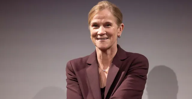 photo  jill ellis, directrice du football de la fifa, et la fifa ont opté pour de nouvelles réglementations afin de développer la place des entraîneuses au haut niveau.  &copy;  brazil photo press via afp 