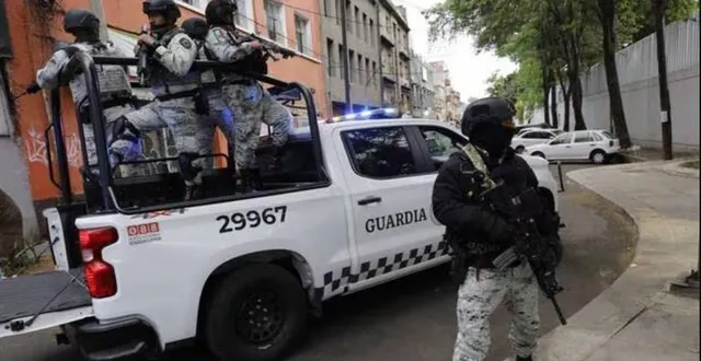 photo  des membres de la garde nationale mènent une opération à mexico, au mexique, le 22 février 2026, après que les forces fédérales ont tué nemesio oseguera cervantes, alias « el mencho », chef du cartel jalisco new generation, à guadalajara.  &copy;  gerardo vieyra / afp 