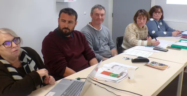 photo  geneviève lemaire (animatrice à alençon), édouard jarry (président départemental), alain gourio, nathalie geslin et sabrina fournet.  &copy;  ouest-france 