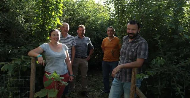 photo  le groupe développement durable, avec thierry brossard (à droite en arrière-plan), a mené de multiples actions en six ans à échiré.  &copy;  co 