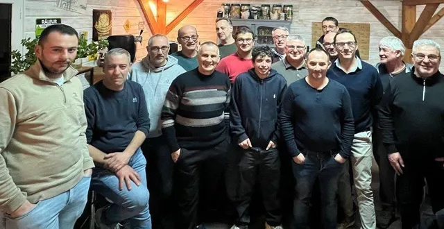 photo  les vététistes les mules en assemblée générale.  &copy;  co 