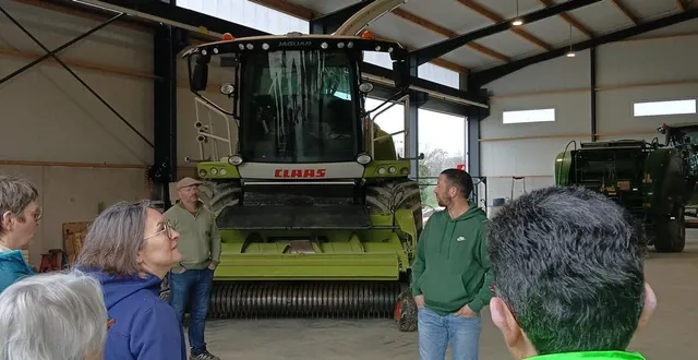 photo  les curieux ont notamment découvert le matériel agricole.  &copy;  co 
