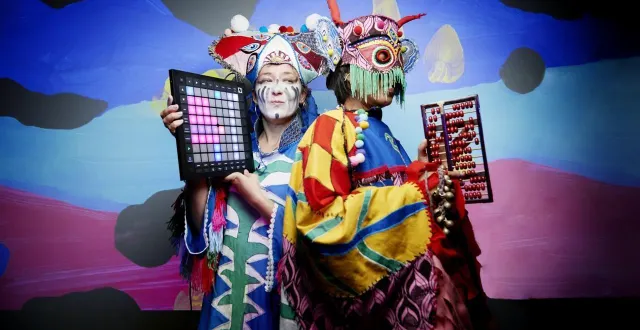 photo  le spectacle-bal « la fête farfelue du monde pointu » clôturera le festi’kids, dimanche 12 avril à mazé.  &copy;  choupas cyrille 