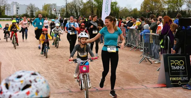 photo  à bordeaux, le succès du bike & run family, course atypique, bat les records chaque année.  &copy;  bike & run family 