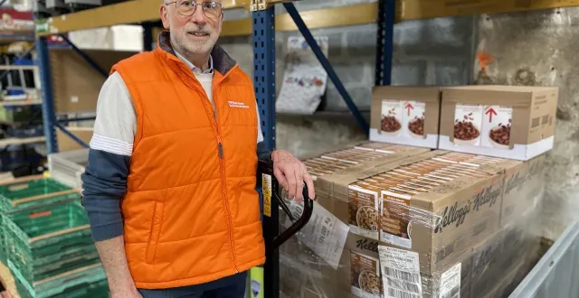 photo  cholet, jeudi 19 mars. françois gauduel, responsable des collectes à la banque alimentaire, recherche encore une vingtaine de bénévoles pour la fin du mois.  &copy;  co – fabien leduc 