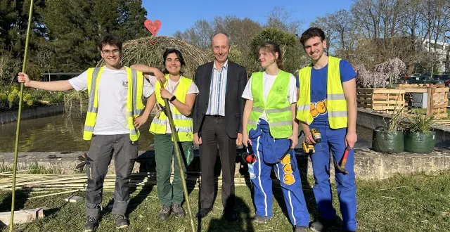 photo  angers, institut agro, le 18 mars 2026. adrien abarzua et annabelle de gaillande, président et vice-présidente de l’expo flo, zaëdi neau et teddy le corre, responsables communication, avec dominique vollet, adjoint au directeur romain jeantet et chargé du campus d’angers.  &copy;  co 