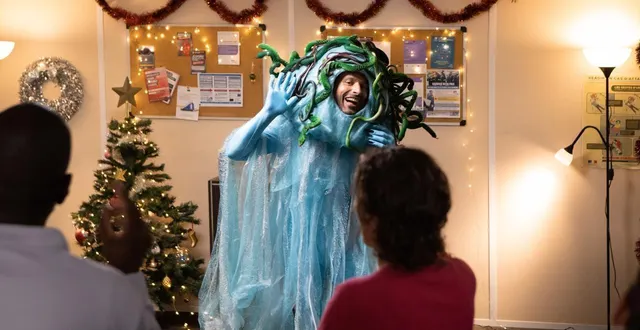 photo  bruno salomone dans l’épisode spécial « fais pas ci fais pas ça, y aura-t-il un noël à noël ? »  &copy;  © philippe le roux - ftv 