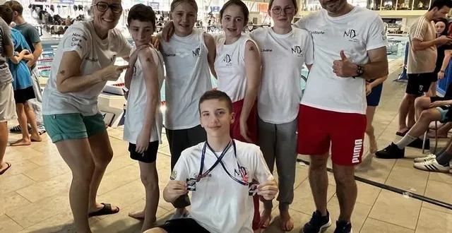 photo  cinq collégiens de la ferté-bernard ont participé aux championnats de france scolaires de natation.  &copy;  collège notre-dame 