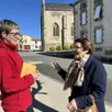 photo  combrand, mercredi 18 mars. la fermeture prochaine de la boucherie locale, associée à celle récente de la boulangerie (en arrière-plan), est mal vécue par les habitants de ce village et anime les discussions, comme celle de monique et claudine. 