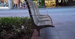 Info insolite le père de famille a trouvé l’argent dans une enveloppe abandonnée près d’un banc public.