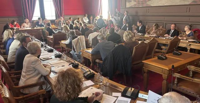 photo  les conseillers municipaux fraîchement élus ont pris possession de leur poste.  &copy;  co - cheyenne tyrakowski 