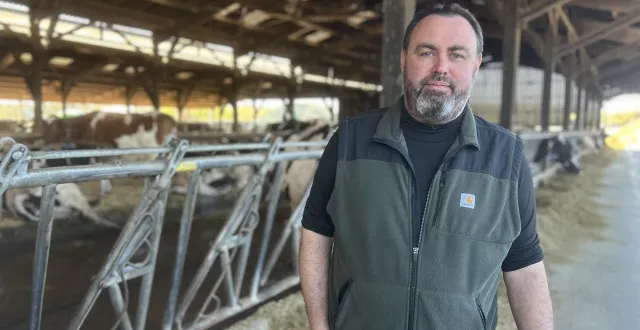 photo  anthony ménard, nouveau président de la frsea des pays de la loire, élève une centaine de vaches laitières près d’angers (maine-et-loire).  &copy;  ouest-france 