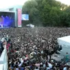 photo  des milliers de fans avaient communié avec leur artiste préféré à trélazé, le 8 juillet 2025?. entre 25 000 à 35 000 ados et jeunes adultes avaient assisté, au concert du rappeur tiakola, au festival de trélazé. il faudra s’attendre à la même affluence lors du « plateau urbain » proposé cet été 2026 qui réunira les rappeurs genezio, la mano 1.9 et naza. 