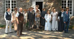 actu cin&eacute;ma  françois le roux (3e en partant de la gauche) a réalisé son 1er long-métrage, histoires de breizh, tourné à damgan, ambon, au guerno, à surzur, et pontivy. 