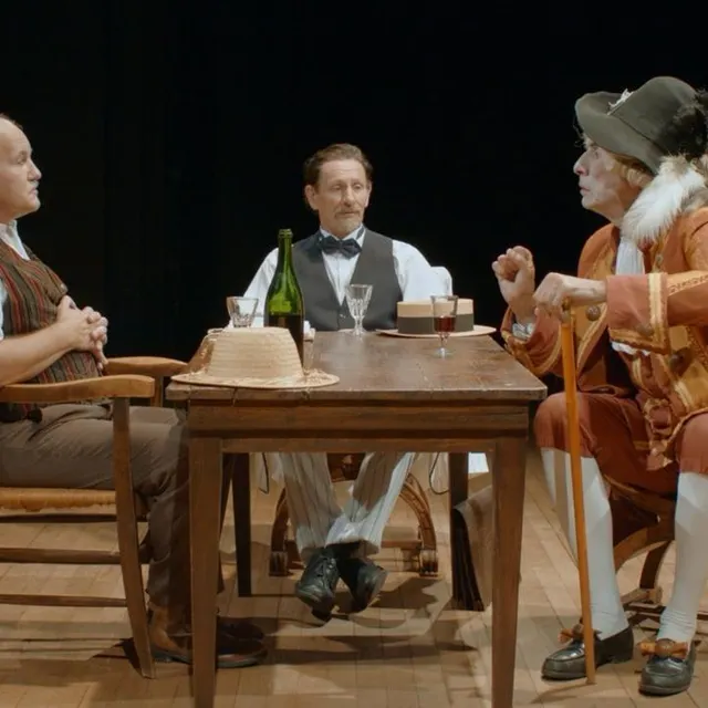 photo françois le roux (à gauche) a réalisé son premier long-métrage, « histoires de breizh », dans lequel il joue. le film mêle scènes réelles et scènes théâtrales.  ©  françois le roux