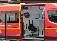 photo  deux hommes ont été transportés au centre hospitalier du mans (sarthe), ce vendredi 20 mars 2026. leur voiture s’est encastrée dans un arbre sur la rocade, au niveau de la piscine des atlantides. 