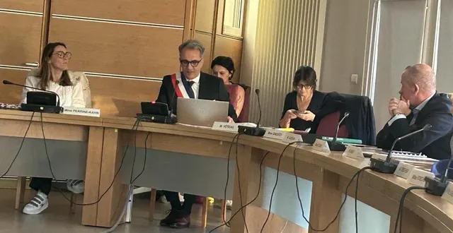 photo  fabien véteau, 54 ans, a été élu nouveau maire de mûrs-erigné.  &copy;  co 