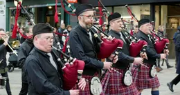 actu cin&eacute;ma  le brass band lorient et piping orchestrade avaient défilé à l’occasion de la saint-patrick en 2024. 