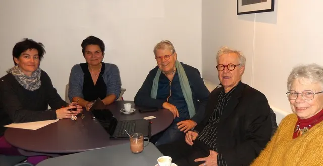 photo  amandine gatien, nathalie buchot, pierre guerlain, jean-philippe melchior et monique laigle, présentent les carrefours de la pensée à la salle des concerts, les 27 et 28 mars.  &copy;  ouest-france 