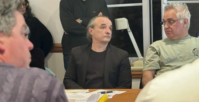 photo  pierre rambault a été élu maire de saint-varent lors du conseil municipal d’installation par 15 voix à 4.  &copy;  co – léo candas 