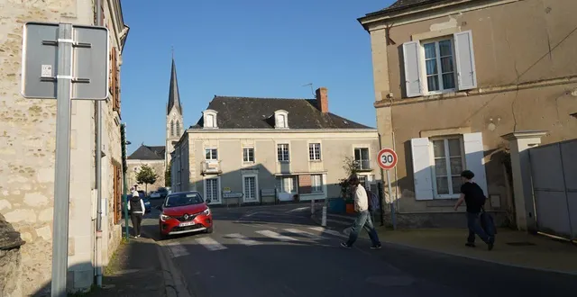 photo  « notre centre-bourg est oublié par loire-authion. il n’a pas été rénové comme celui de brain », assure une habitante. une remarque qui revient souvent dans ce village de 1700 habitants.  &copy;  ouest-france 