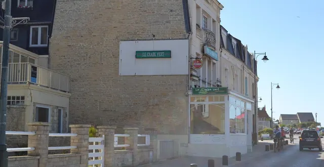 photo  le crabe vert et la digue de saint-aubin-sur-mer ont retrouvé leur calme après une semaine de tournage avec l’équipe du film « des mains en or », réalisé par isabelle mergault.  &copy;  ouest-france 
